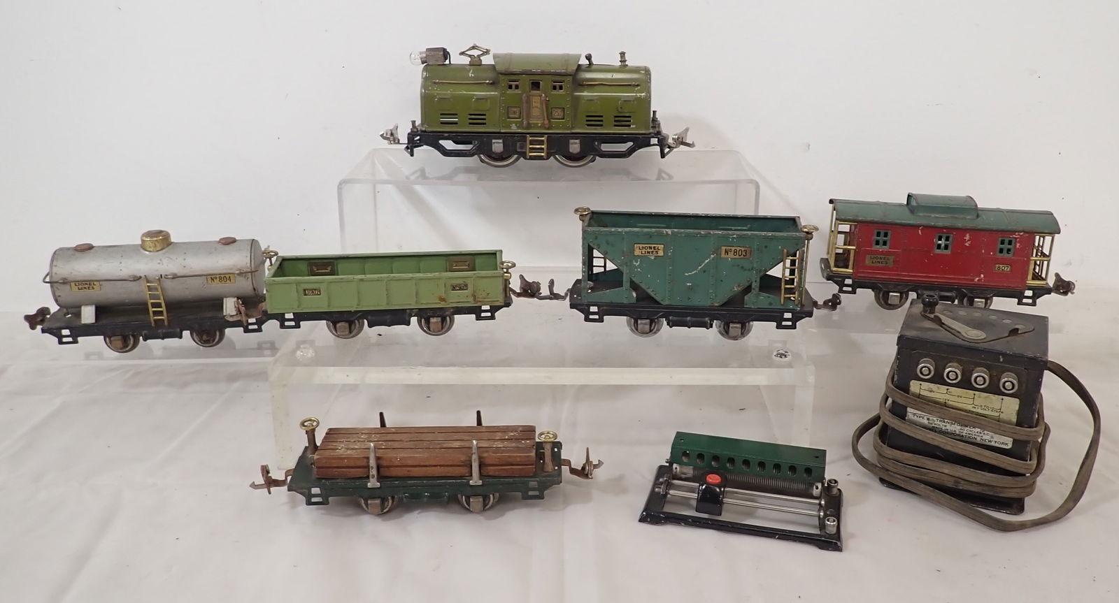 Lionel 252 Electric Locomotive w/ Cars & Track: Shipping available ($25 handling charge, plus postage)