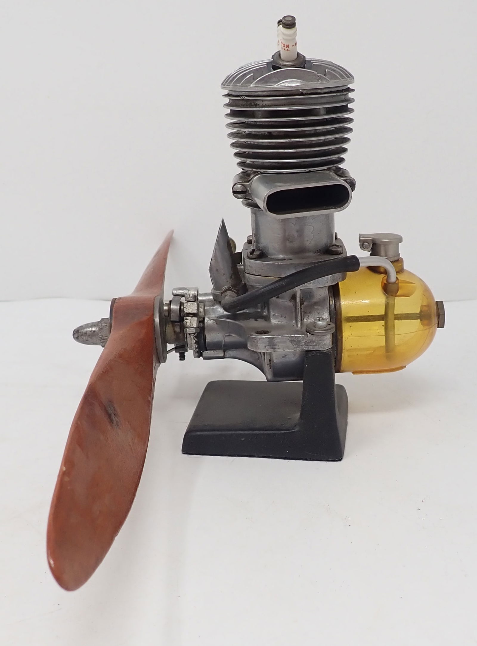 Super Cyclone Twin Plug Model Engine - 2