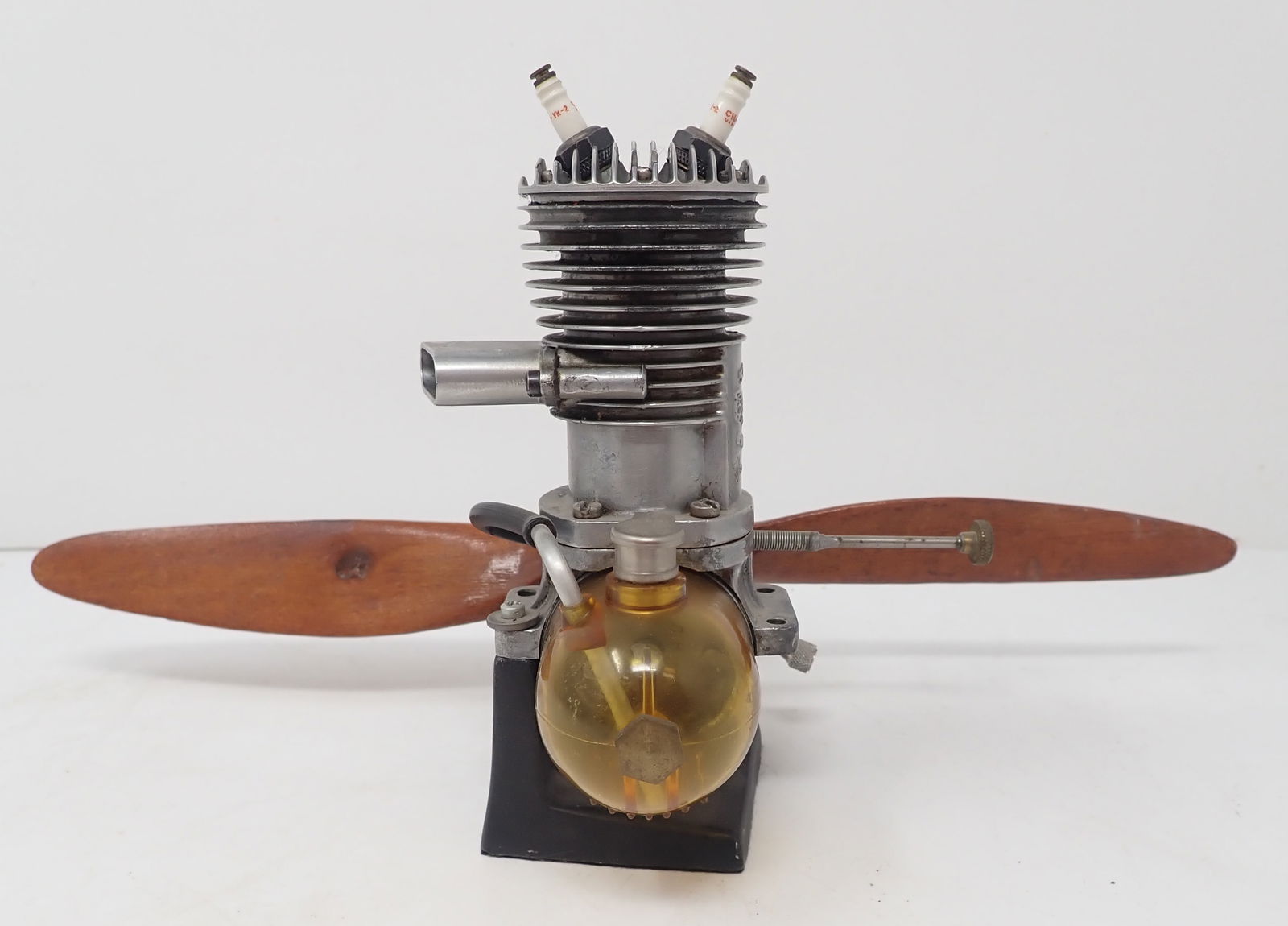 Super Cyclone Twin Plug Model Engine - 3