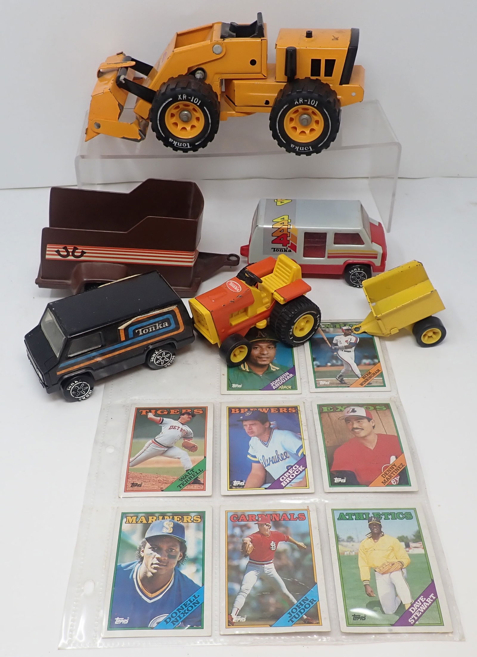 Tonka Loader, Trailer, Tractor, & Baseball Cards: Loader is apprx 10" long. Shipping available