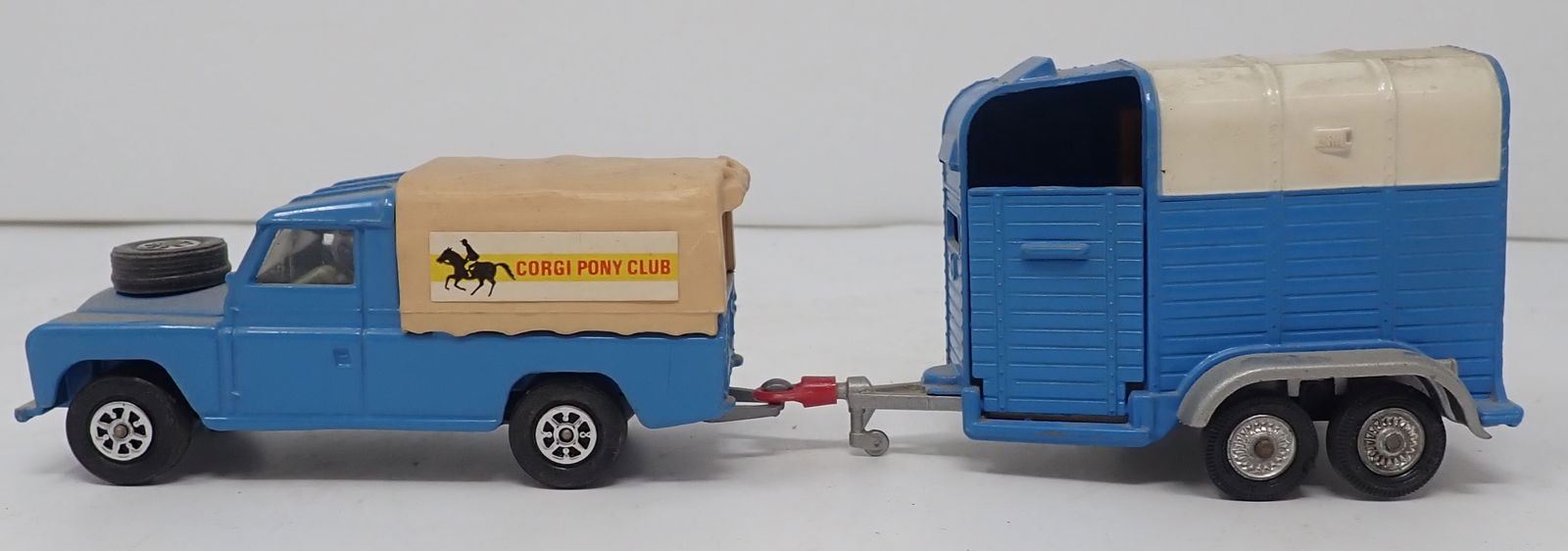 Corgi Landrover 109" WB Pony Club & Trailer: Apprx 8" long. Shipping available