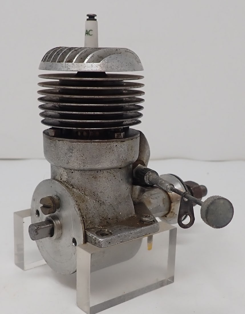 Model Airplane / Teather Car Gasoline Engine (1 of 3)