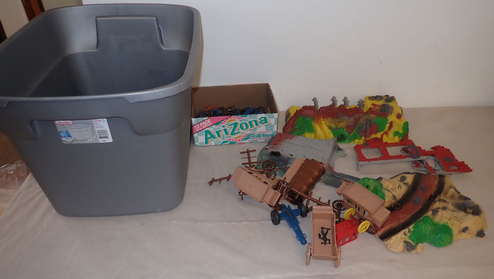 Plastic Soldiers, Cowboys, Indians, incl Ideal: NO in house shipping !