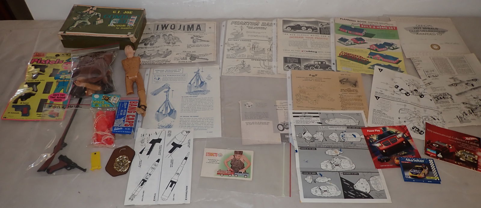 Gi Joe Doctors Kit , Hot Wheels Sizzlers Catalog, Johnny West (1 of 14)