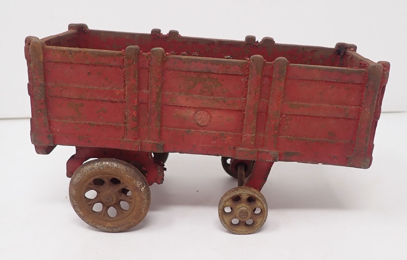 Cast Iron Arcade Style Trailer: Apprx 6 1/4" long and 3 3/4" tall. Shipping availble