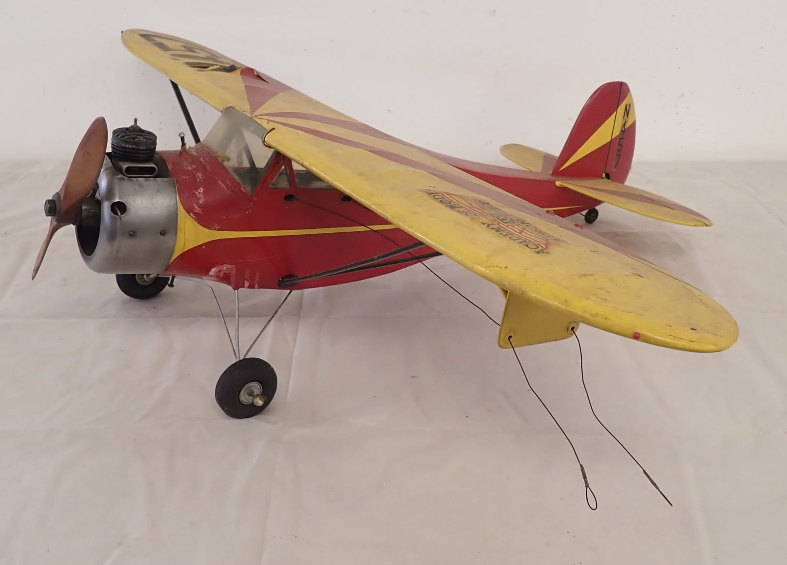 U Control Model Airplane w/ Gas Engine: Approx 32" wide and 24" long. No in house shipping !
