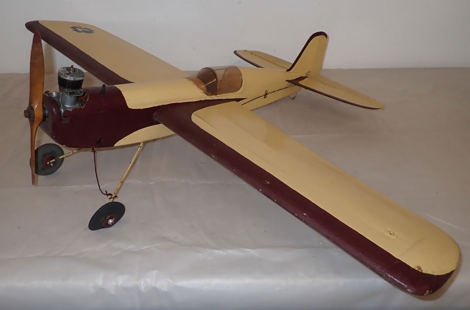 U Control Model Airplane w/ Gas Engine: Apprx 40" wide and 28" long. NO in house shipping !