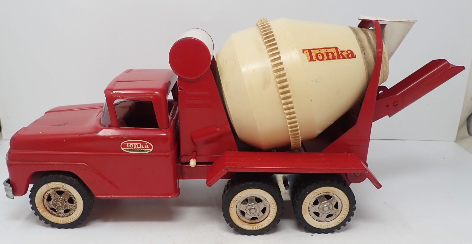Tonka Concrete Mixer Truck: Apprx 17" long. Shipping available