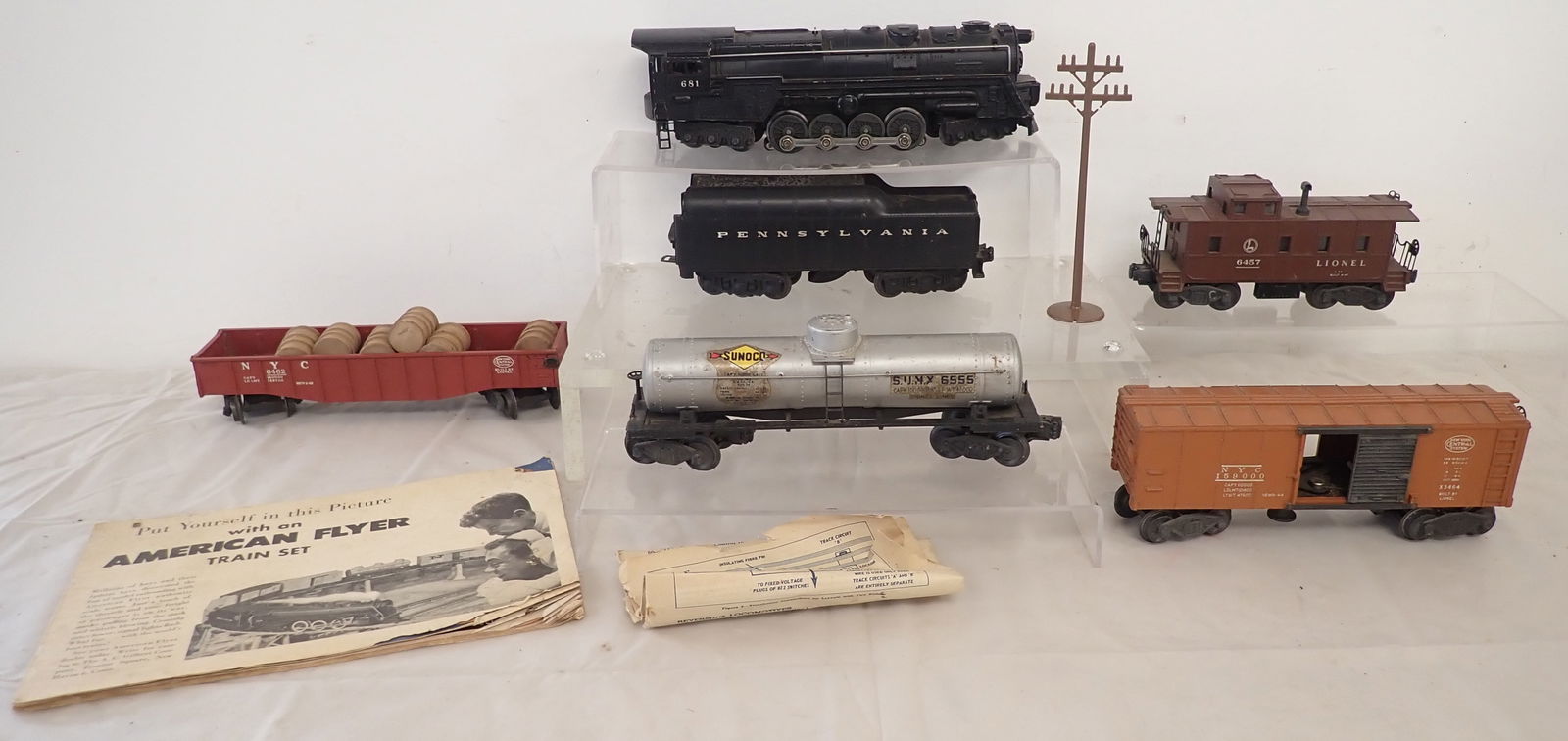 Lionel 681 Locomotive , Pennsylvania Tender ,& Misc Cars (1 of 6)