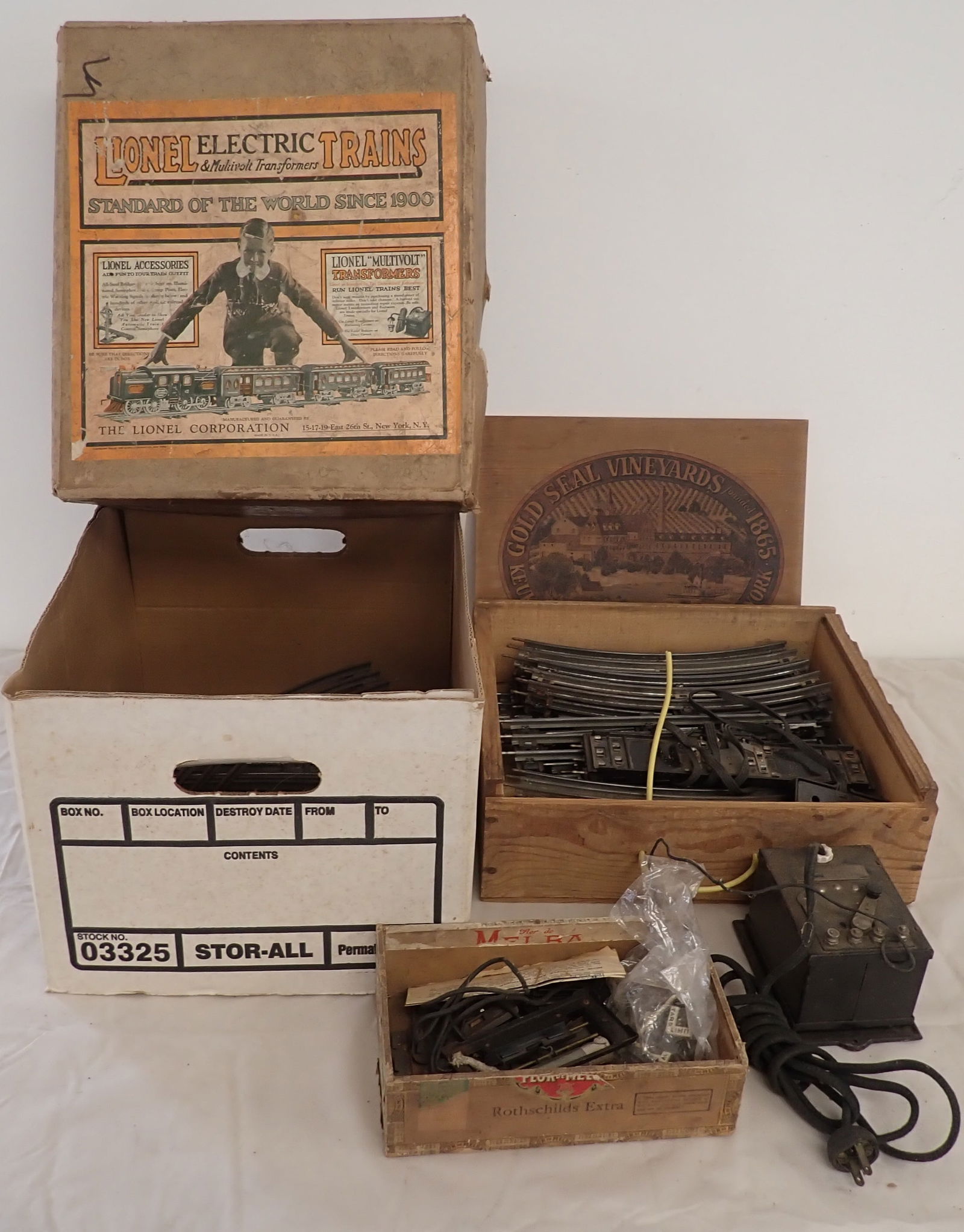 Train Track, Lionel Box Top, Transformer , & Misc (1 of 7)