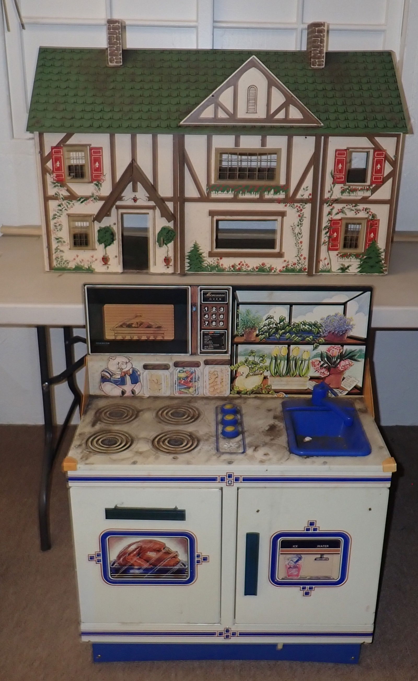 Doll House & Stove (1 of 9)