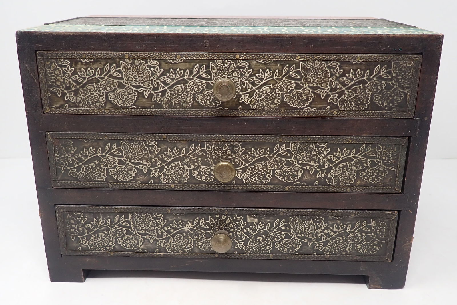 4 Drawer Chest: Apprx 6 1/2" x 10" x 7" tall. Shipping available