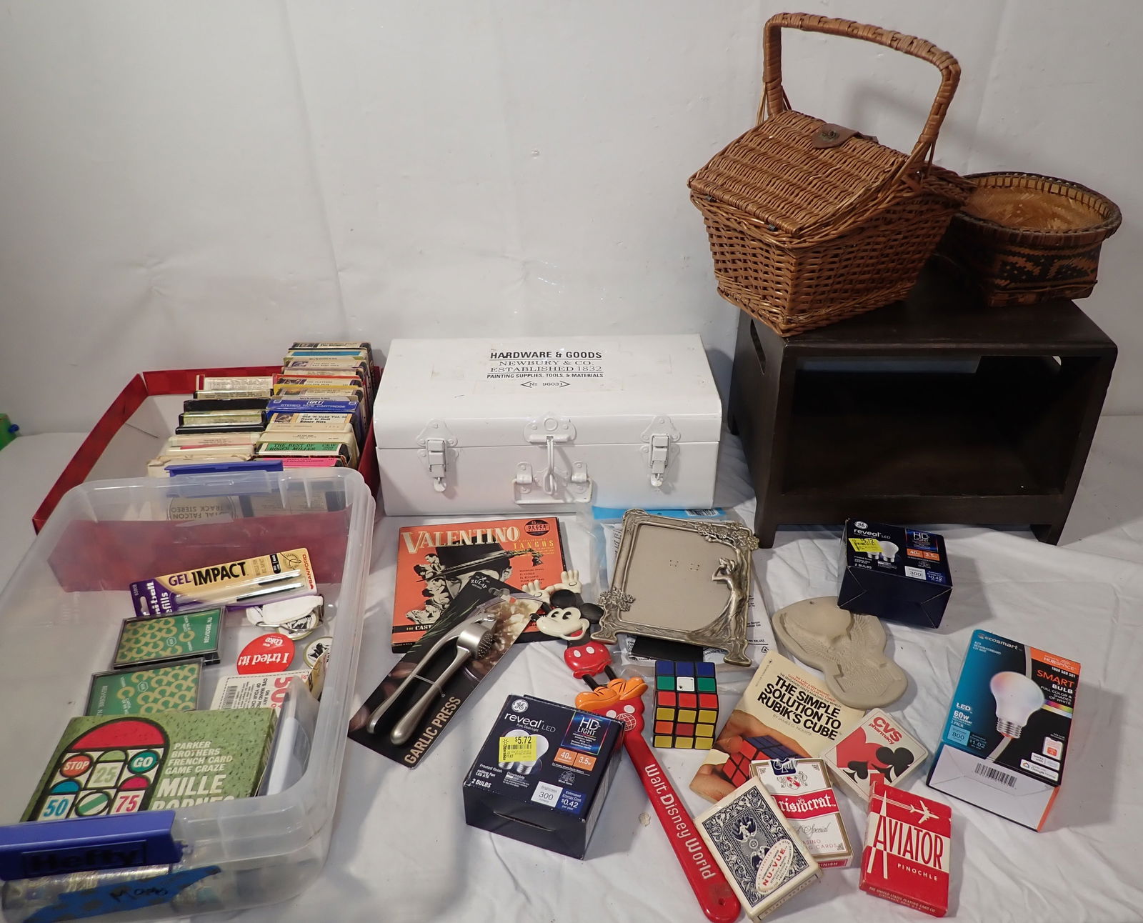 Table Contents: Must take all ! No in house shipping !