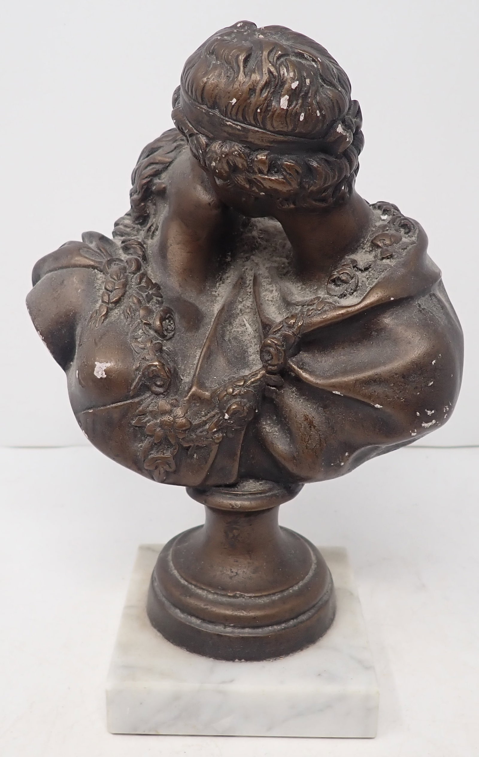 Austin Prod. The Kiss Sculpture: Apprx 9" tall. Shipping available