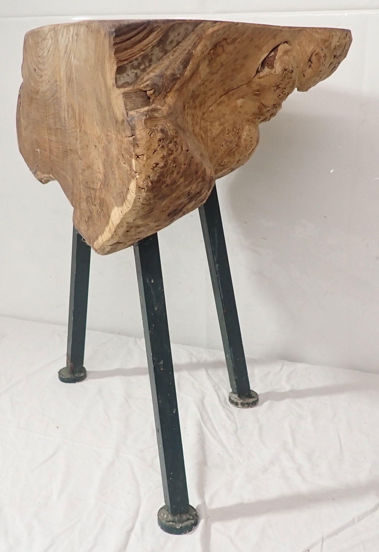 Signed Burl Live Edge Plant Stand / Table: Apprx 19" x 15 1/2" x 24 1/4" tall. Legs are aluminum. No in house shipping !