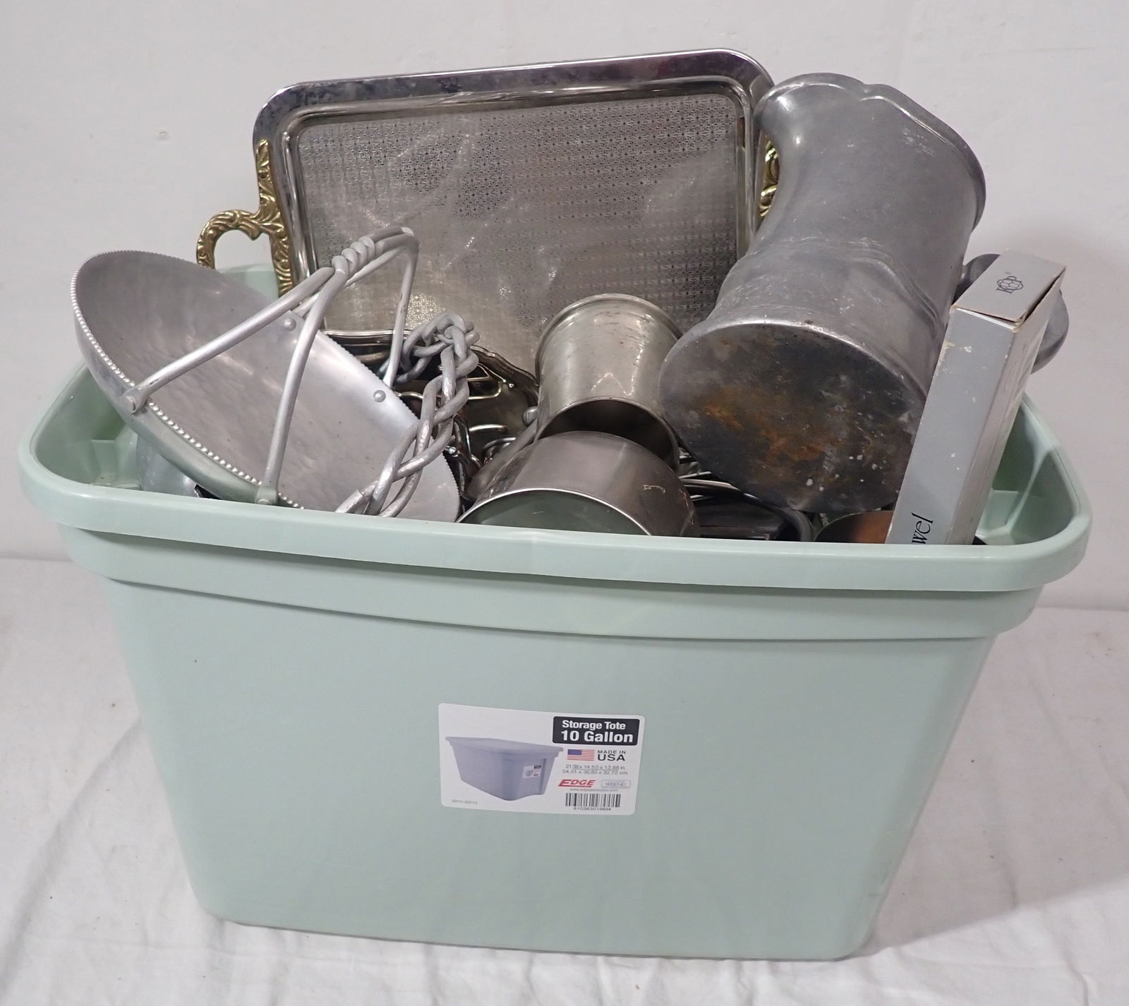 Tote of Aluminum Ware & Misc: Must take all ! No in house shipping !