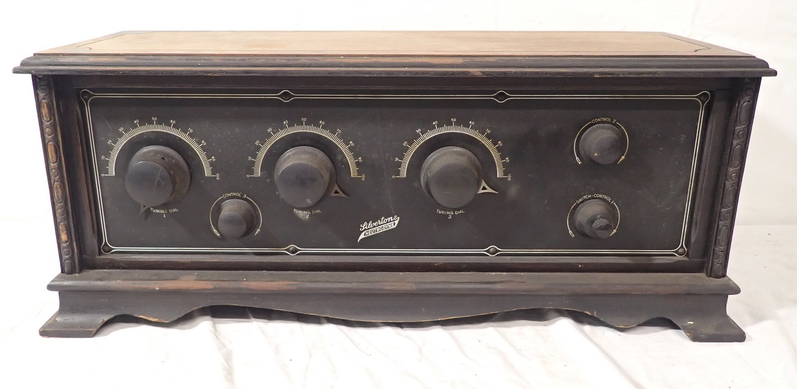 Silvertone Radio: 11" x 26" x 10" No tubes - No shipping !