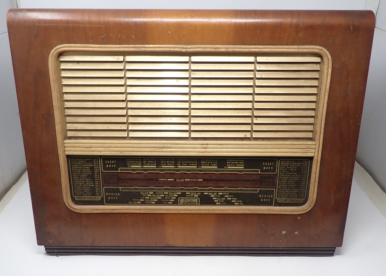 Regentone Shirt Wave Radio: 14" x 18" x 6" No cord, No in House shipping !