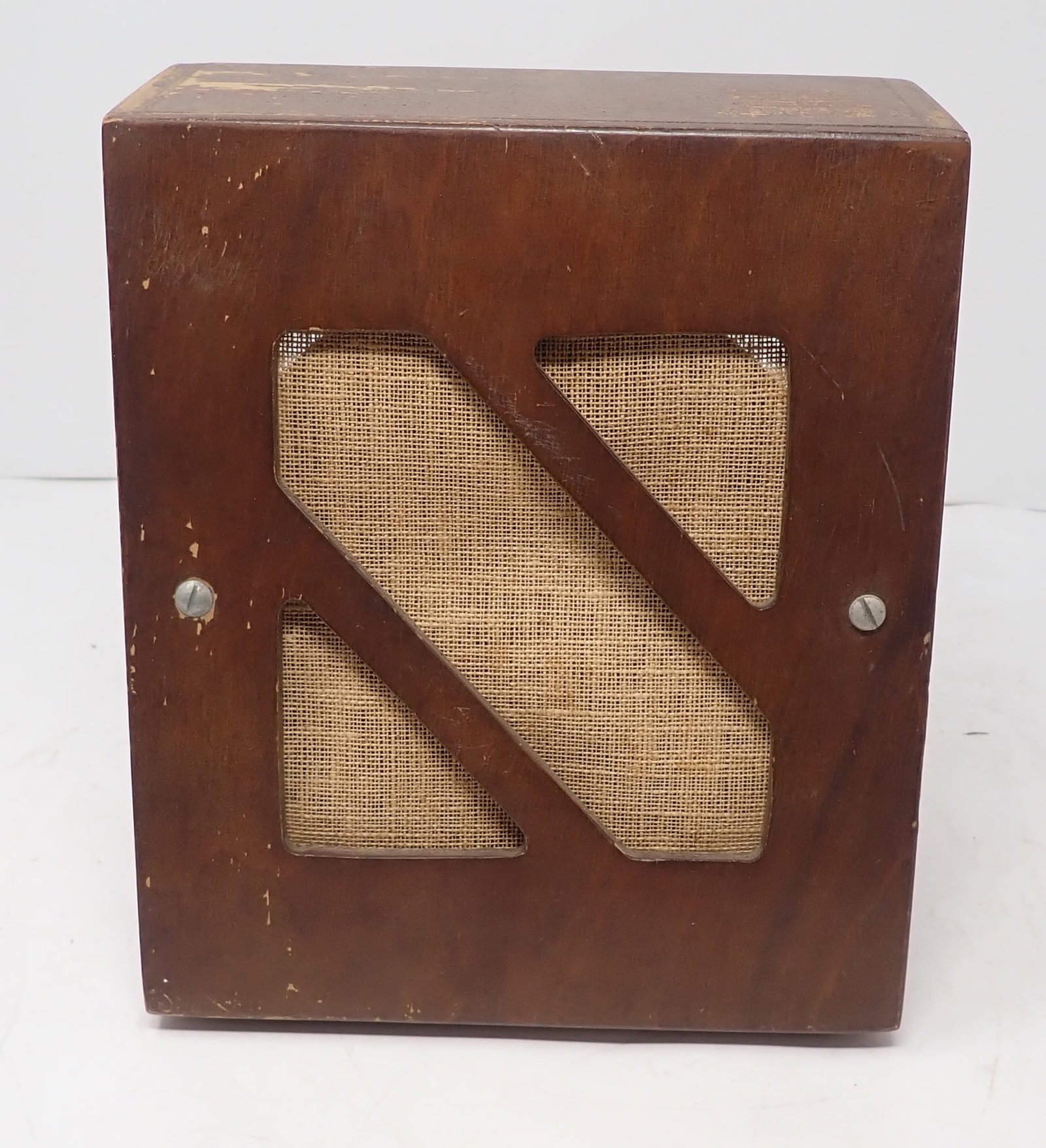 Radio Shack Speaker: Apprx 5" X 7 5/8" x 9" tall.Shipping available