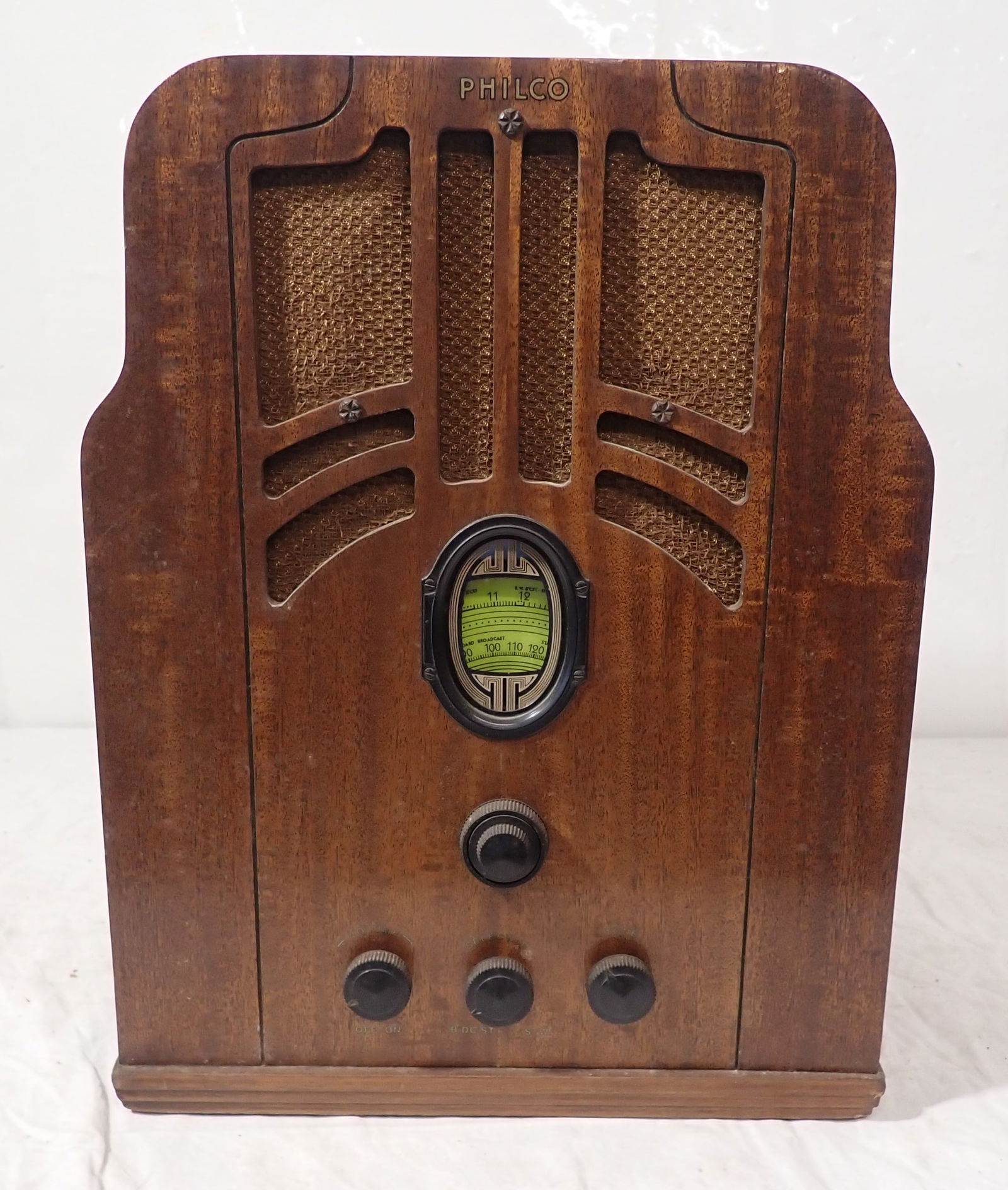 Philco Cathedral Radio (1 of 6)