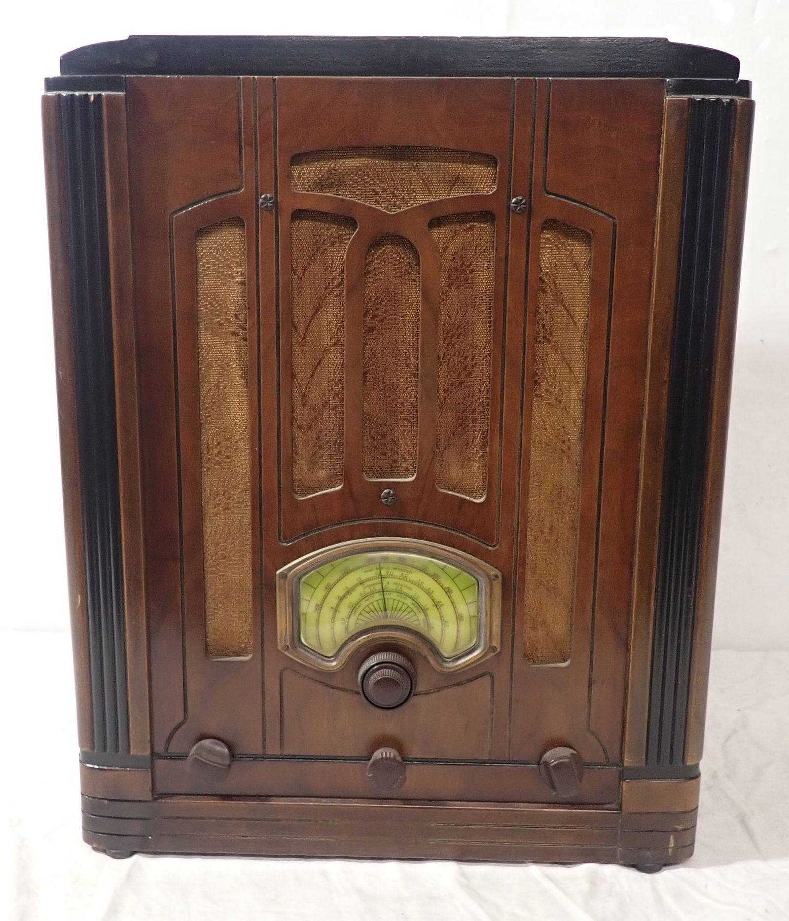 RCA Model T7-5 Radio 1936 "Tombstone Radio" (1 of 7)