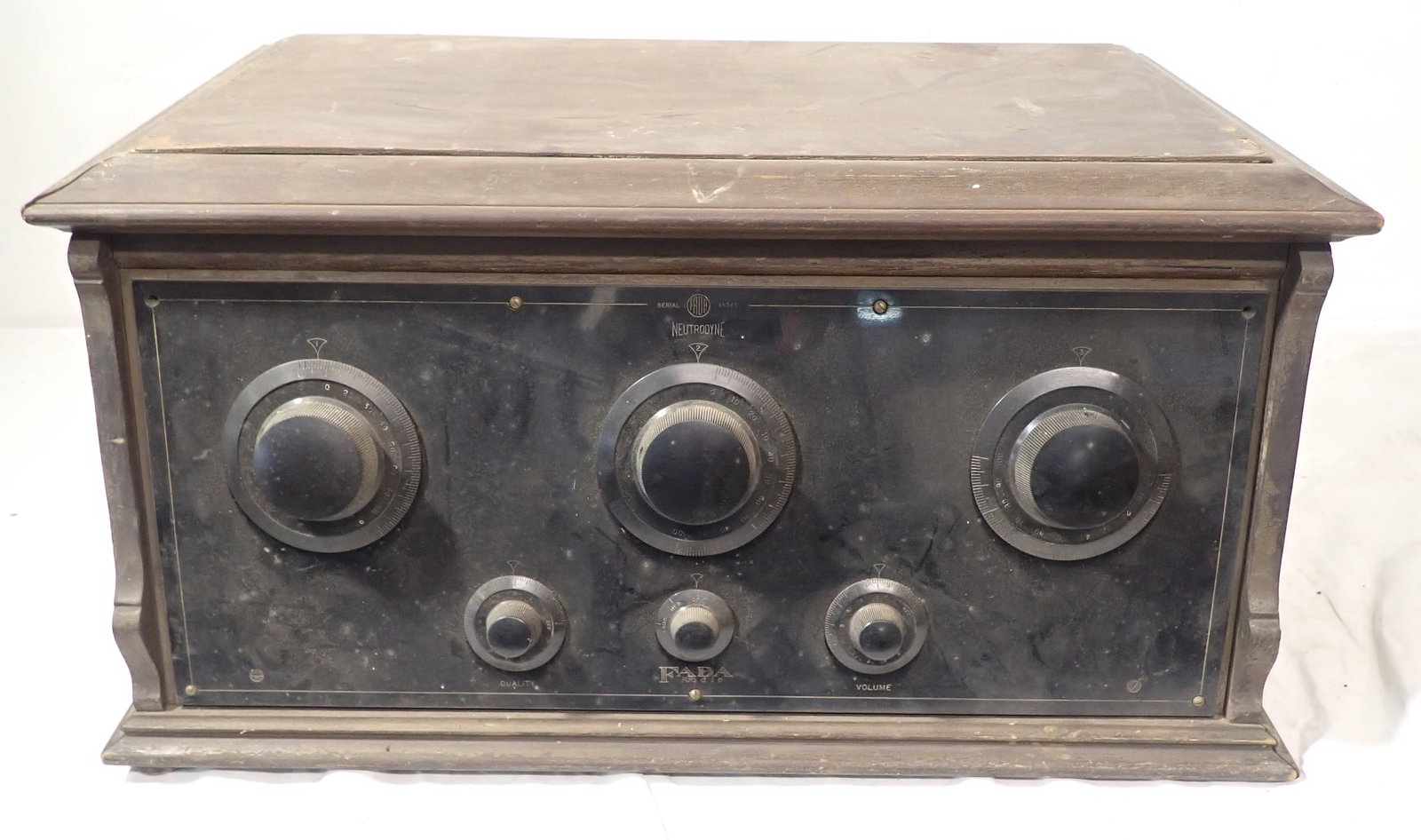 Fada Neutrodyne Radio: 25"x 13" x 16" - No in house shipping !