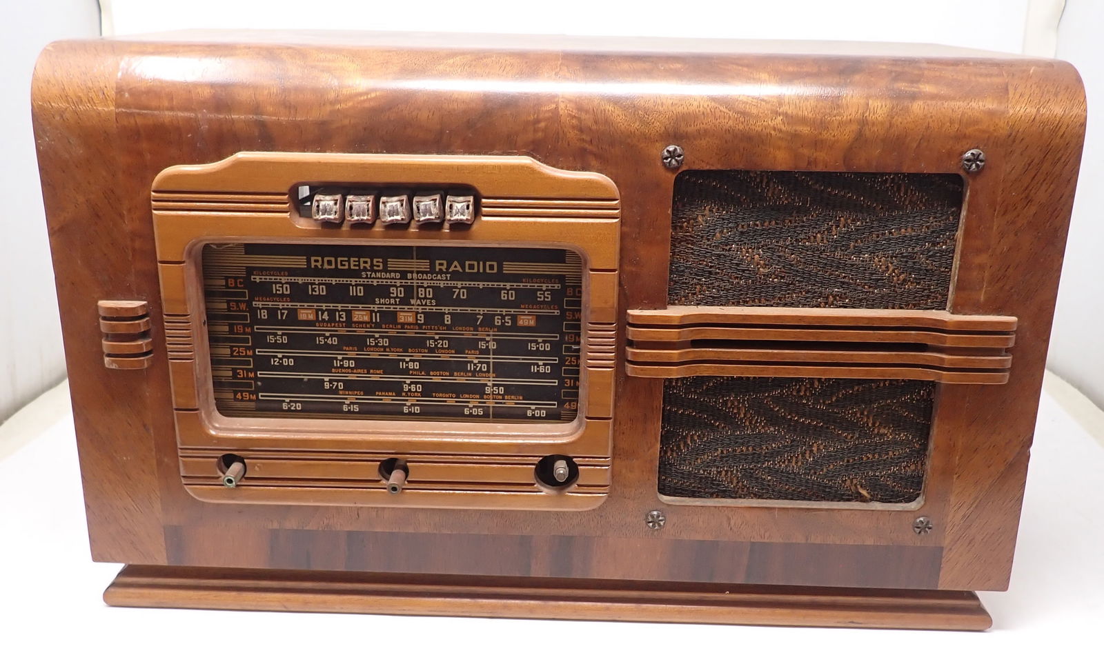 Rogers Majestic Radio Model 10RA561: 10" x 17" x 8" - Shipping available