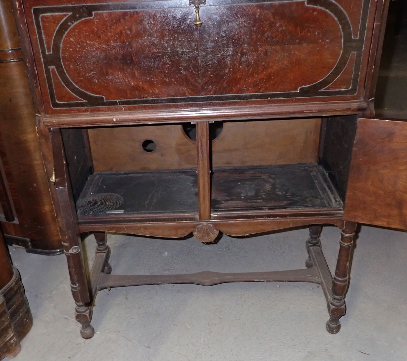 Empty Floor Model Case - 4