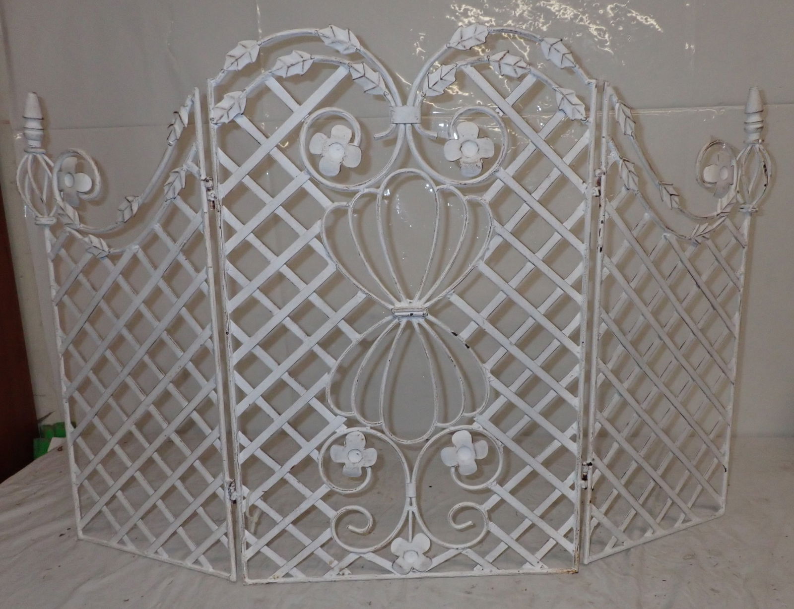 Iron Garden Art: Apprx 40" x 28" tall. No in house shipping !