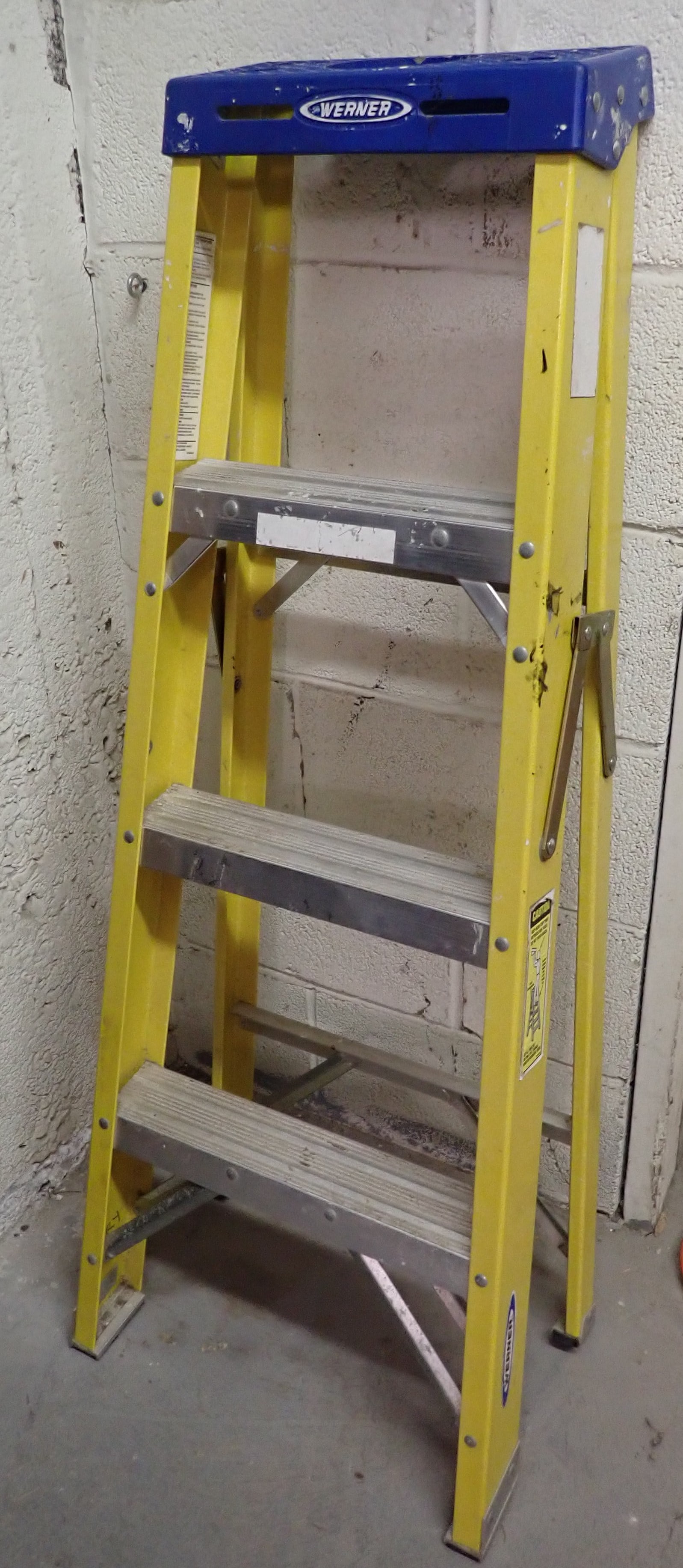 Werner 3' Fiberglass Step Ladder: NO in house shipping !