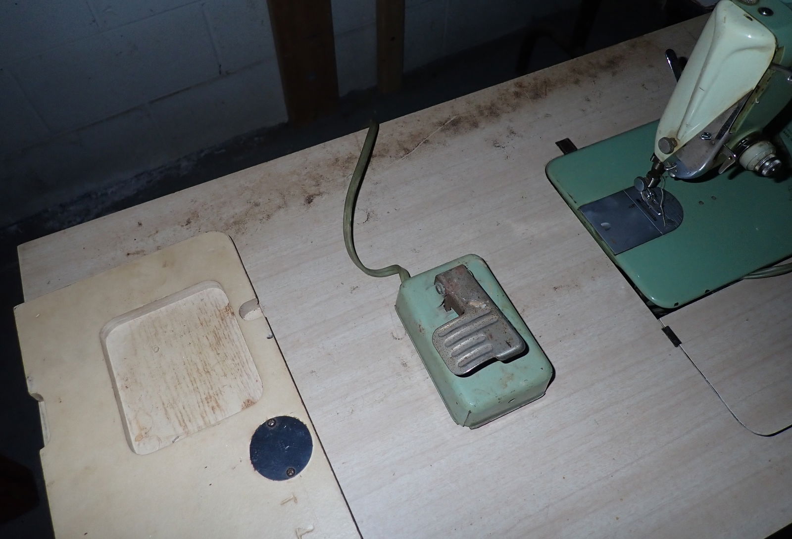 Singer Sewing Machine - 3