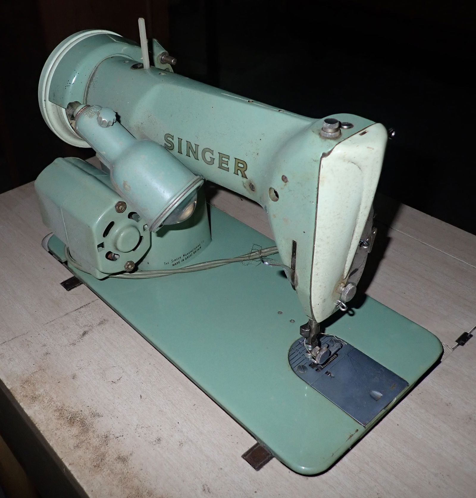 Singer Sewing Machine - 4