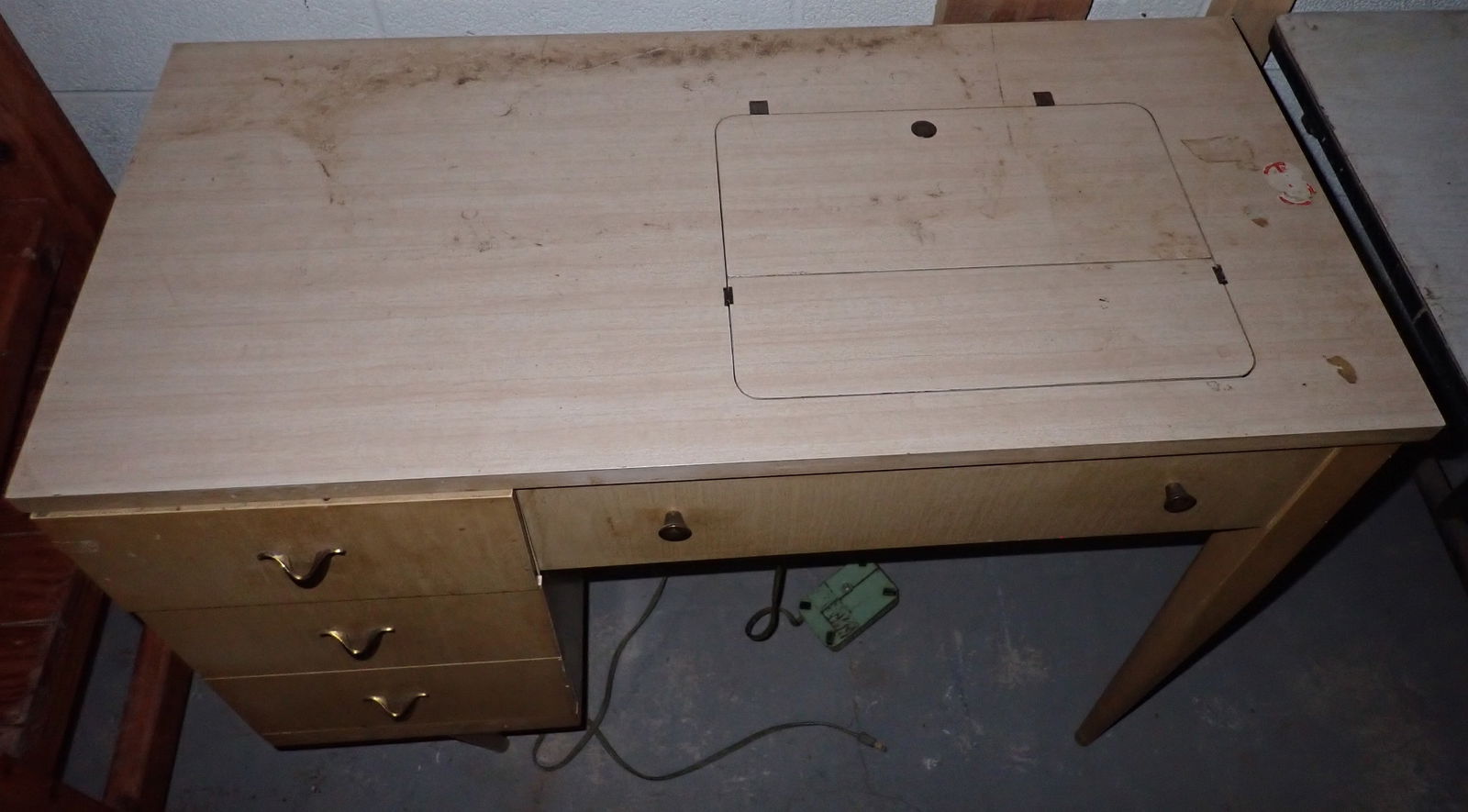 Singer Sewing Machine - 5