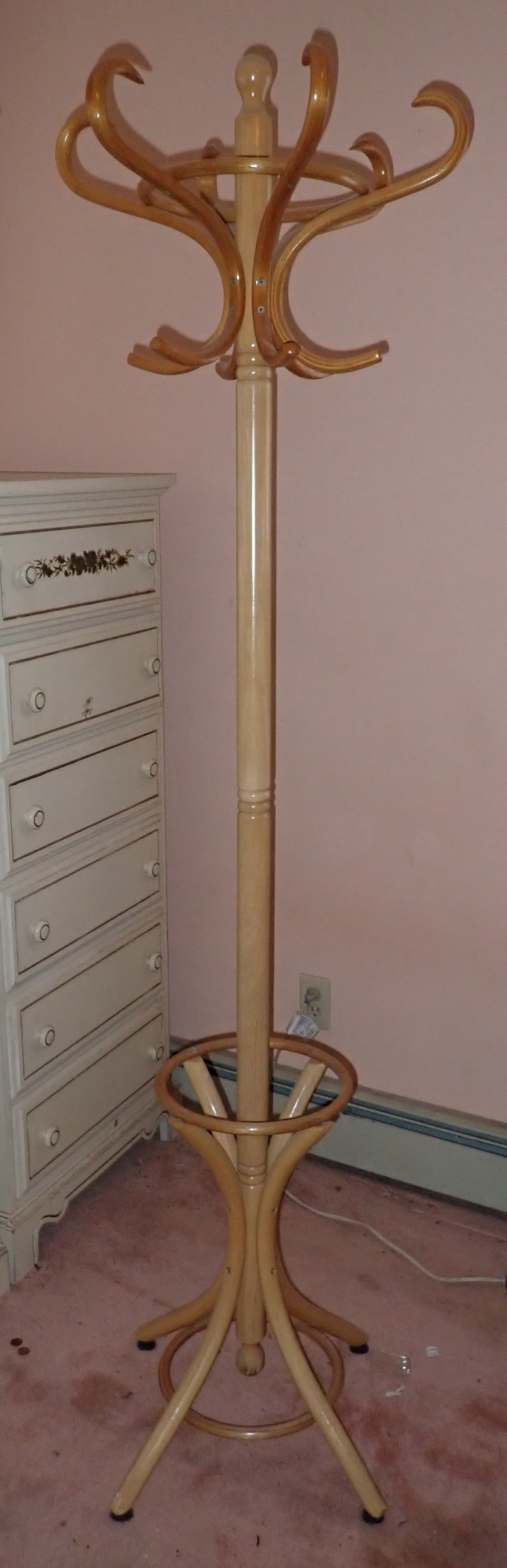 Rotating Clothes Tree (1 of 2)