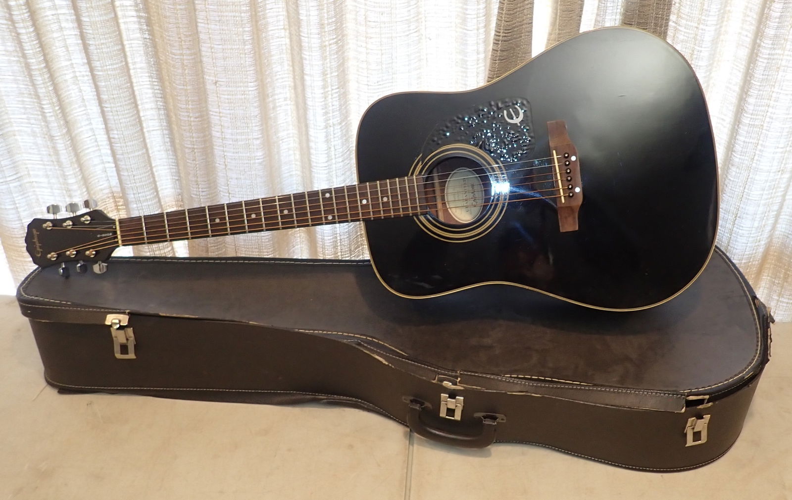 Gibson Epiphone Acoustic Guitar: No in house shipping !