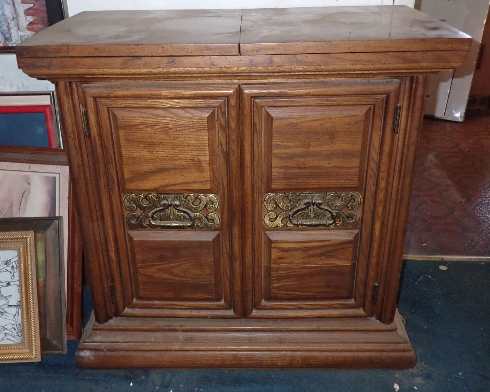 Server & Contents: Server is apprx 18 1/2" x 32 3/4" x 31 1/2" tall. Bring help to load !