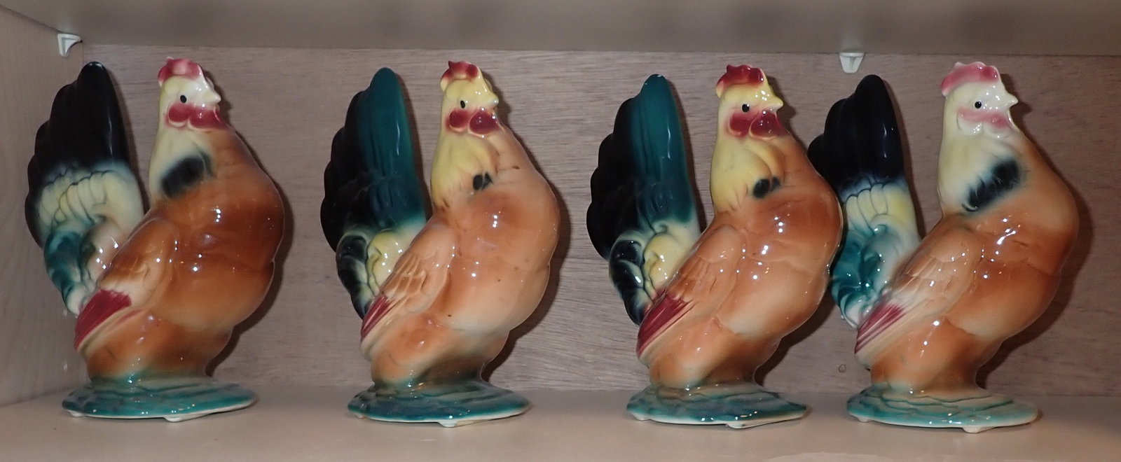 4 Royal Copley Chickens / Hens: Apprx 7 1/2" tall. Shipping available