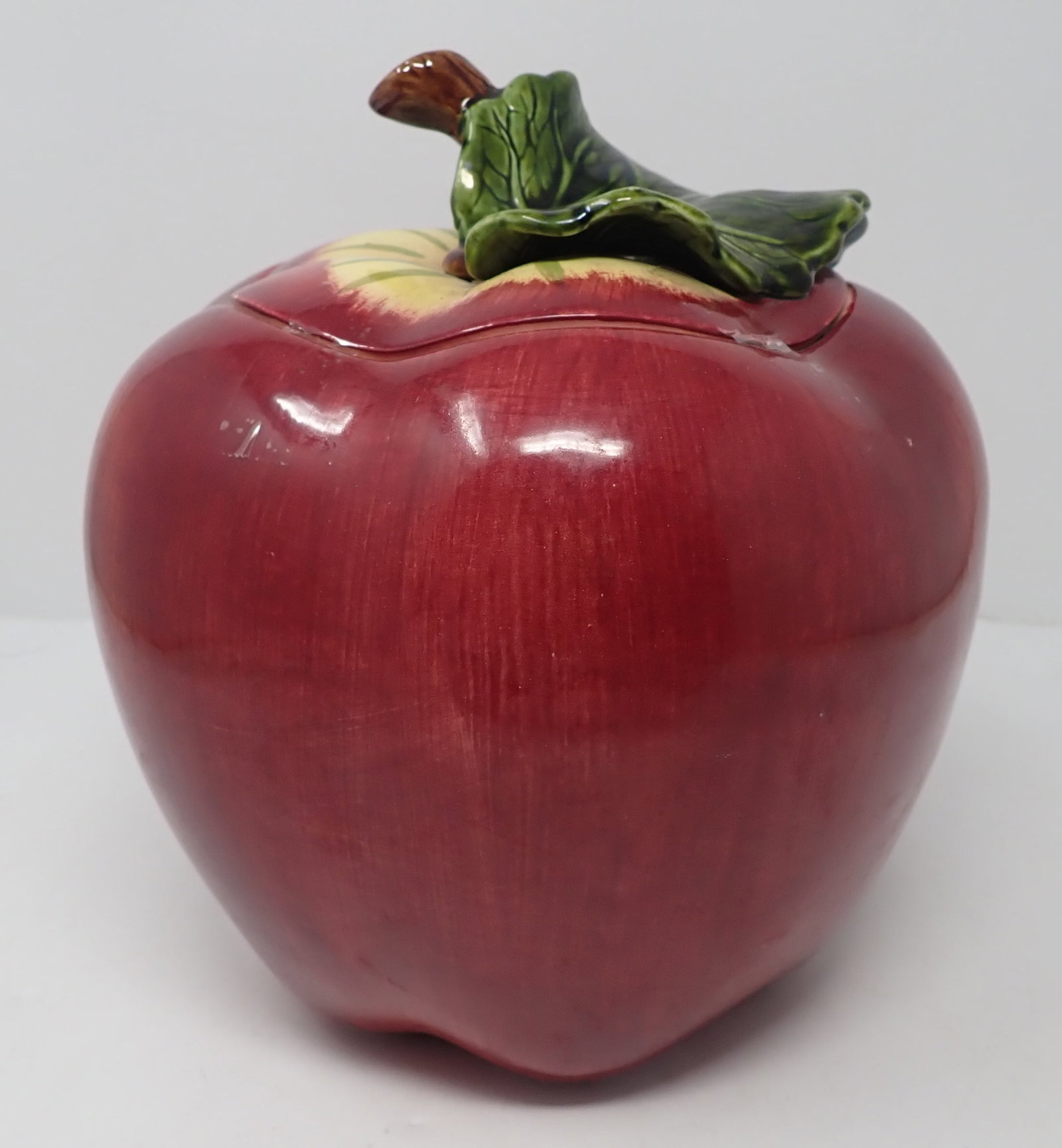 Metlox Apple Cookie Jar: Apprx 8" in diameter and 9 1/2" tall. Shipping available