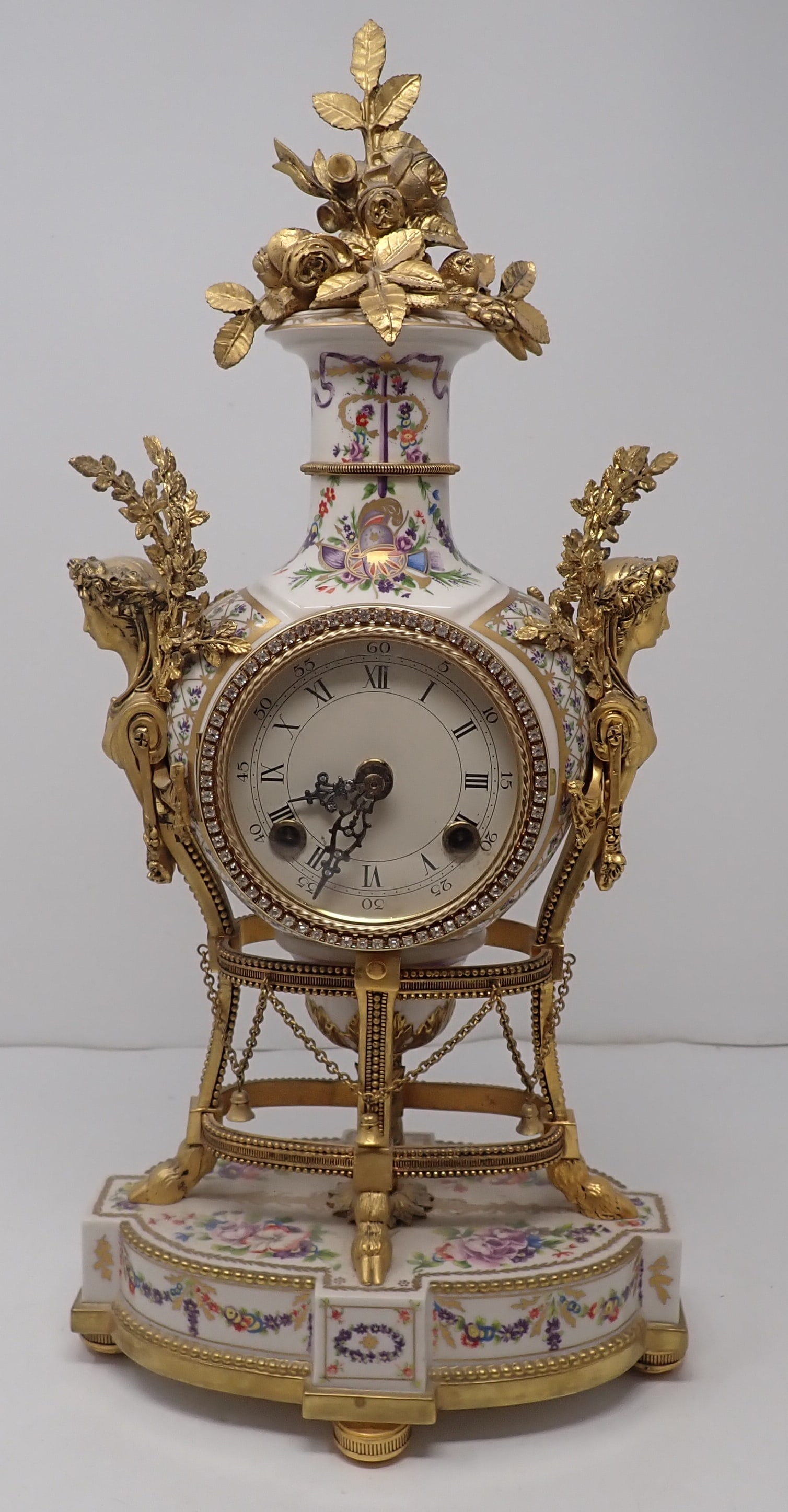 V&A Museum Marie Antoinette Clock: Approx 16 1/2" tall. No key . Shipping available