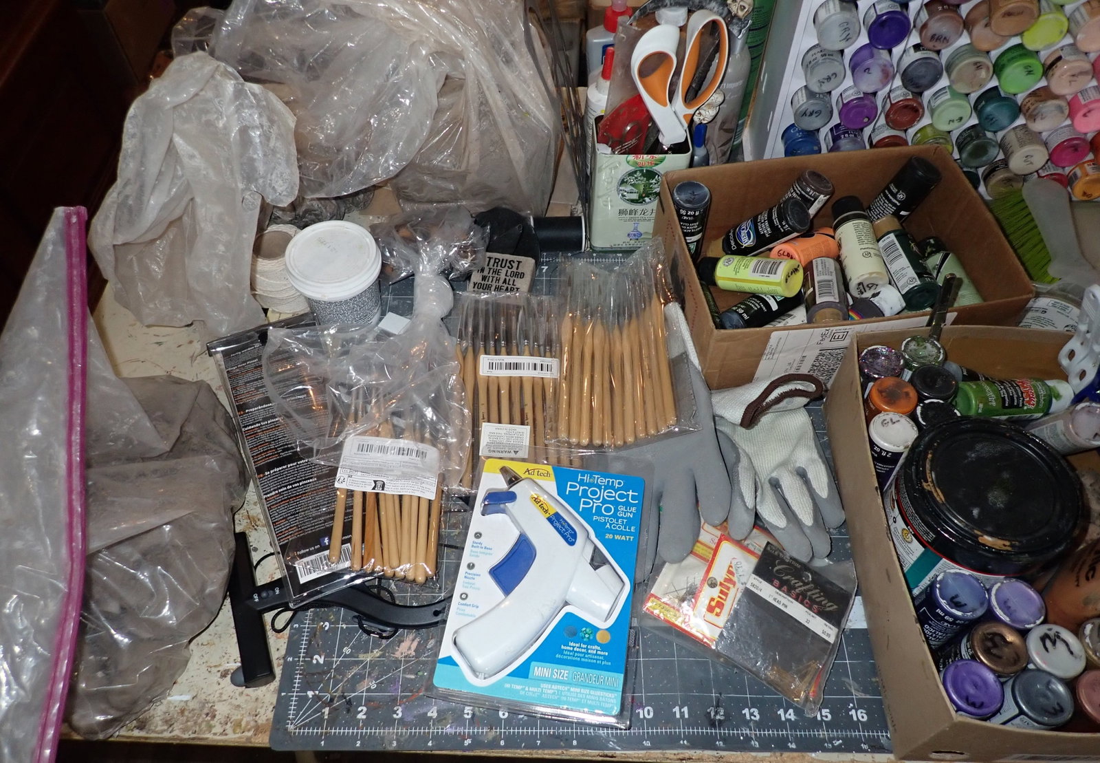 Table Contents of Craft Supplies incl Paint & Brushes: No in house shipping ! Buyer to remove from basement.
