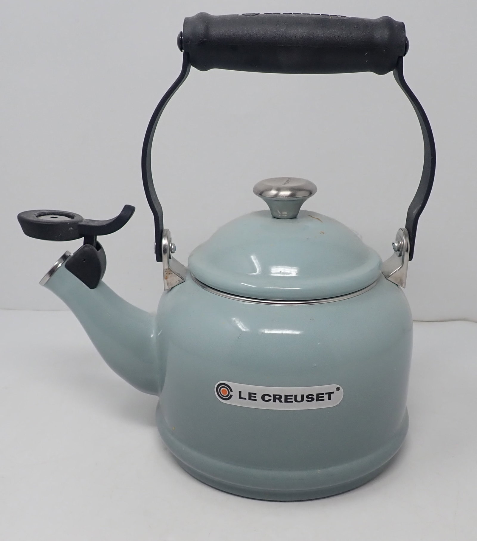 Le Creuset 1.25 Quart Teapot: Shipping available