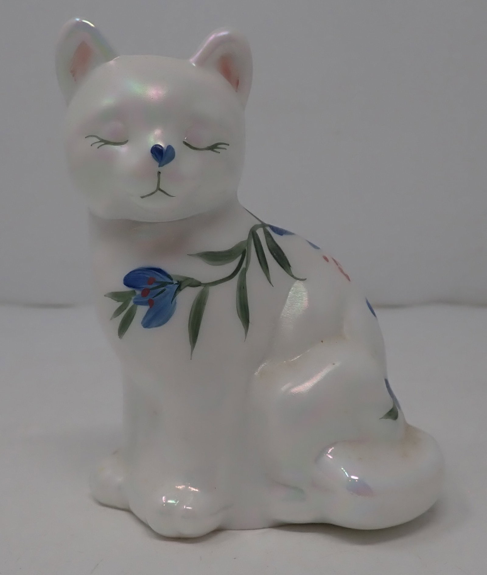 Signed Fenton Cat: Approx 3 3/4" tall. Shipping available