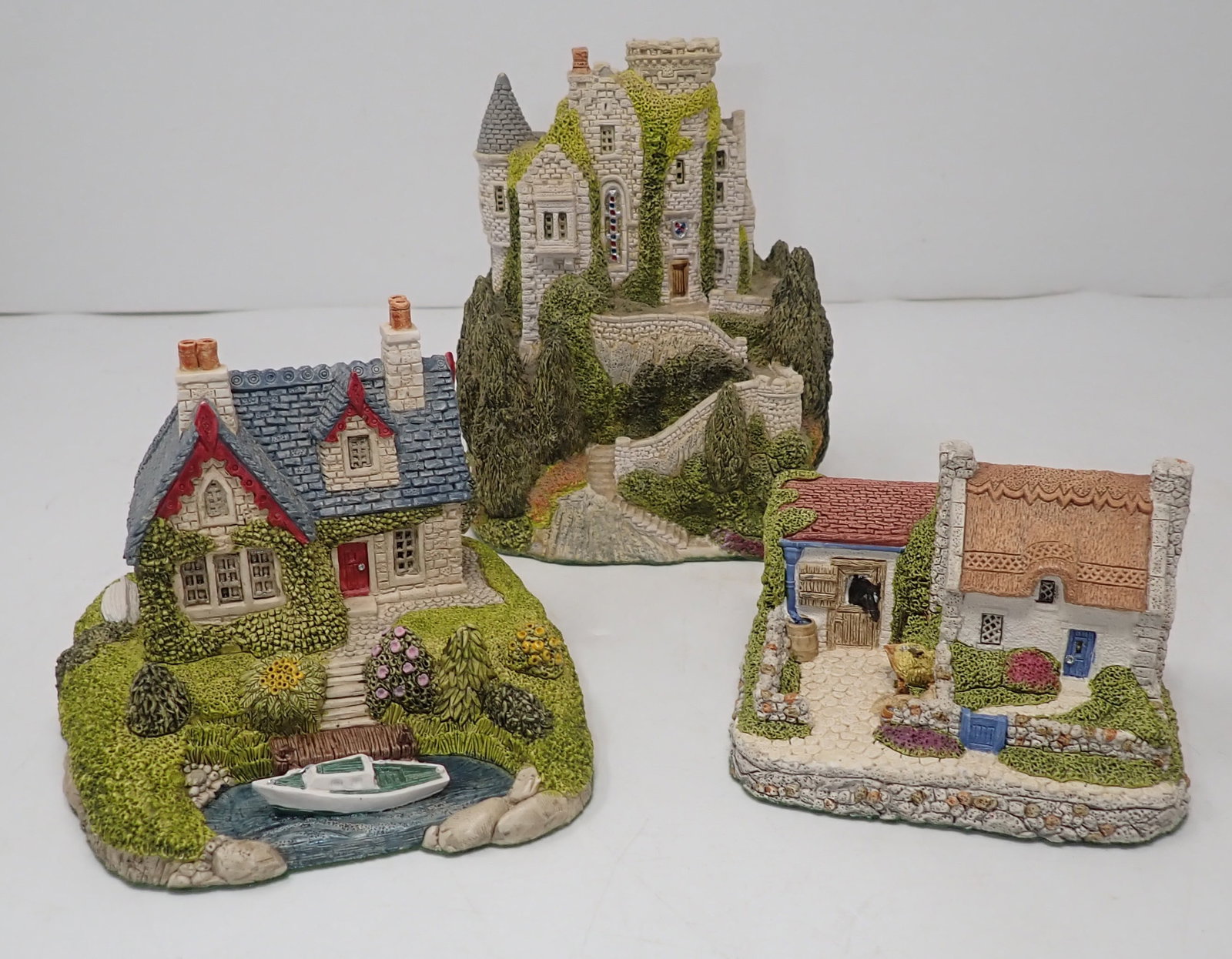 Fraser Creations Highland House, Lomond View: Also includes FollyFoot. Tallest is approx 5 1/4" tall. Shipping available