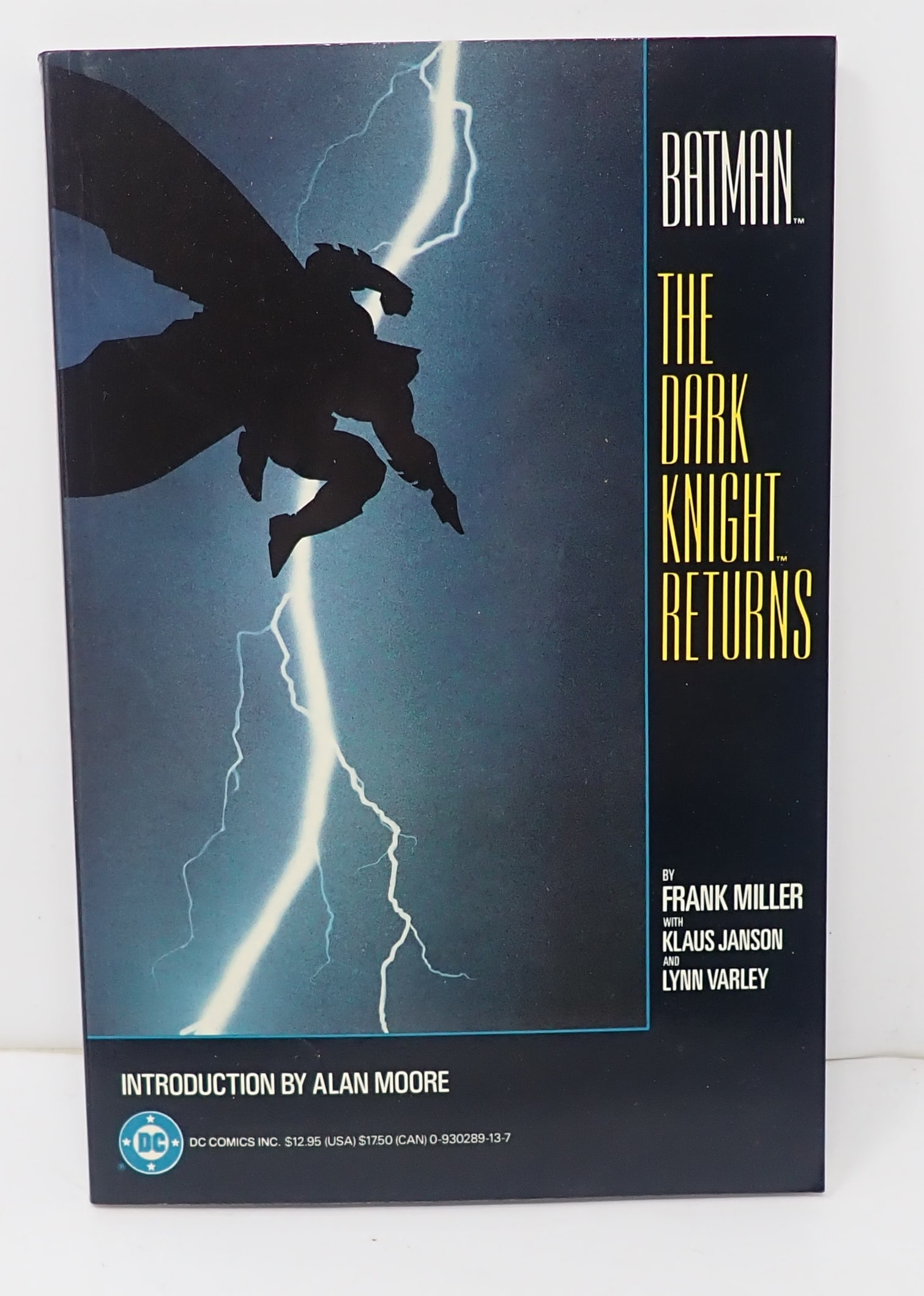 Batman The Dark Knight Returns by Frank Miller (1 of 5)