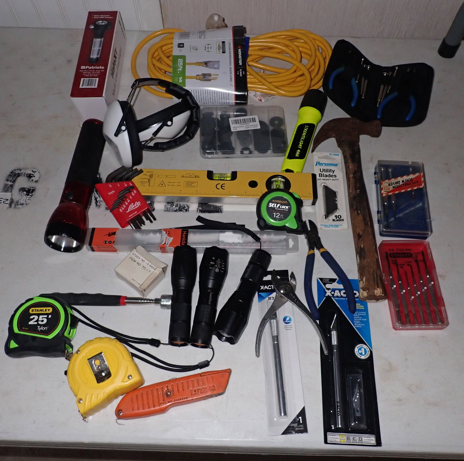 Extension Cord, Flashlights, Tape Measures, Misc Tools (1 of 6)