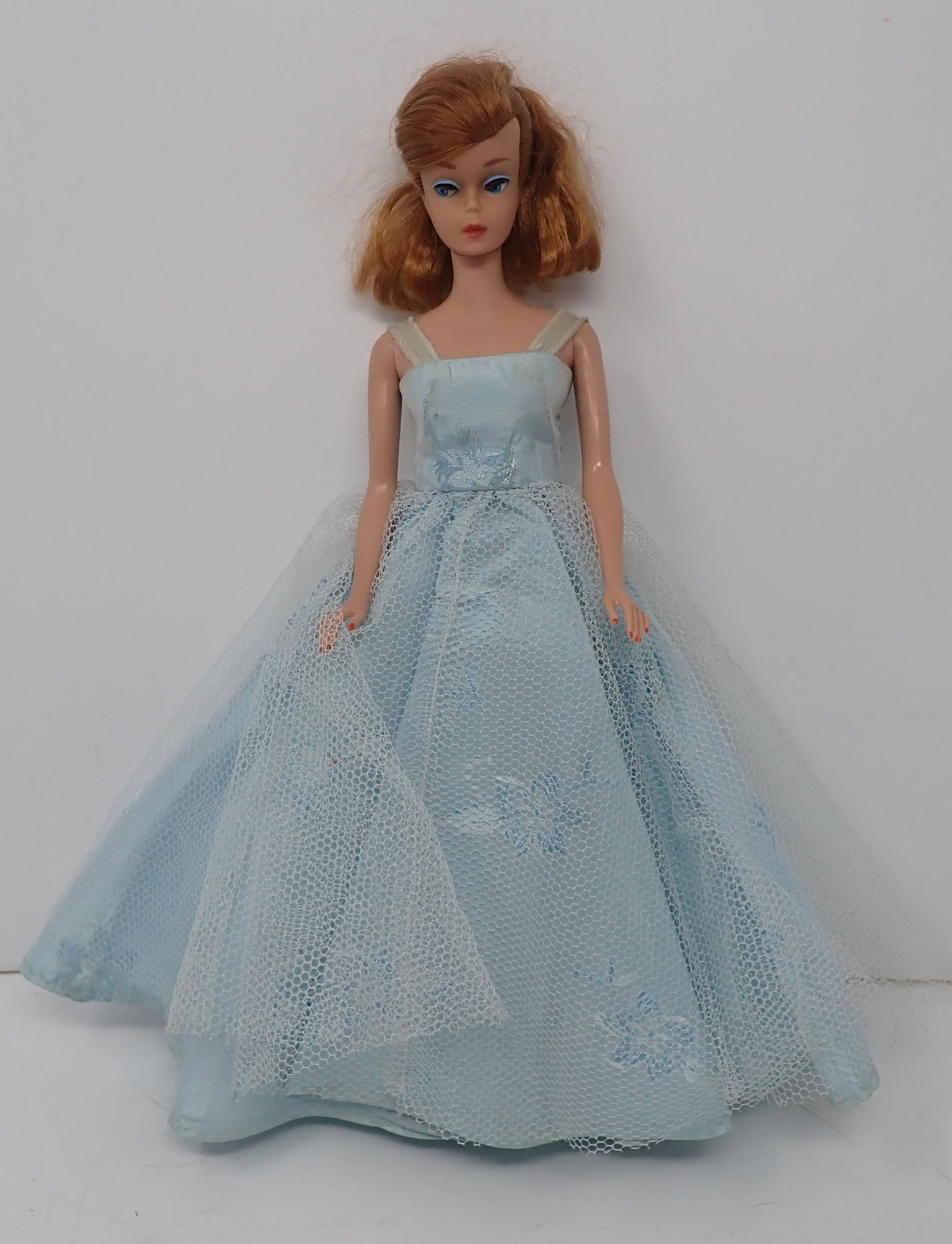 1962 Midge Barbie Doll: Approx 11 1/4" tall. Shipping available