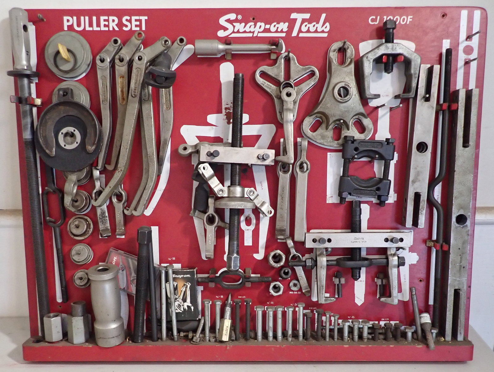 Snap On Tools CJ 1000F Puller Set: Overall dimensions is approx 24" x 31 3/4". NO IN HOUSE SHIPPING !