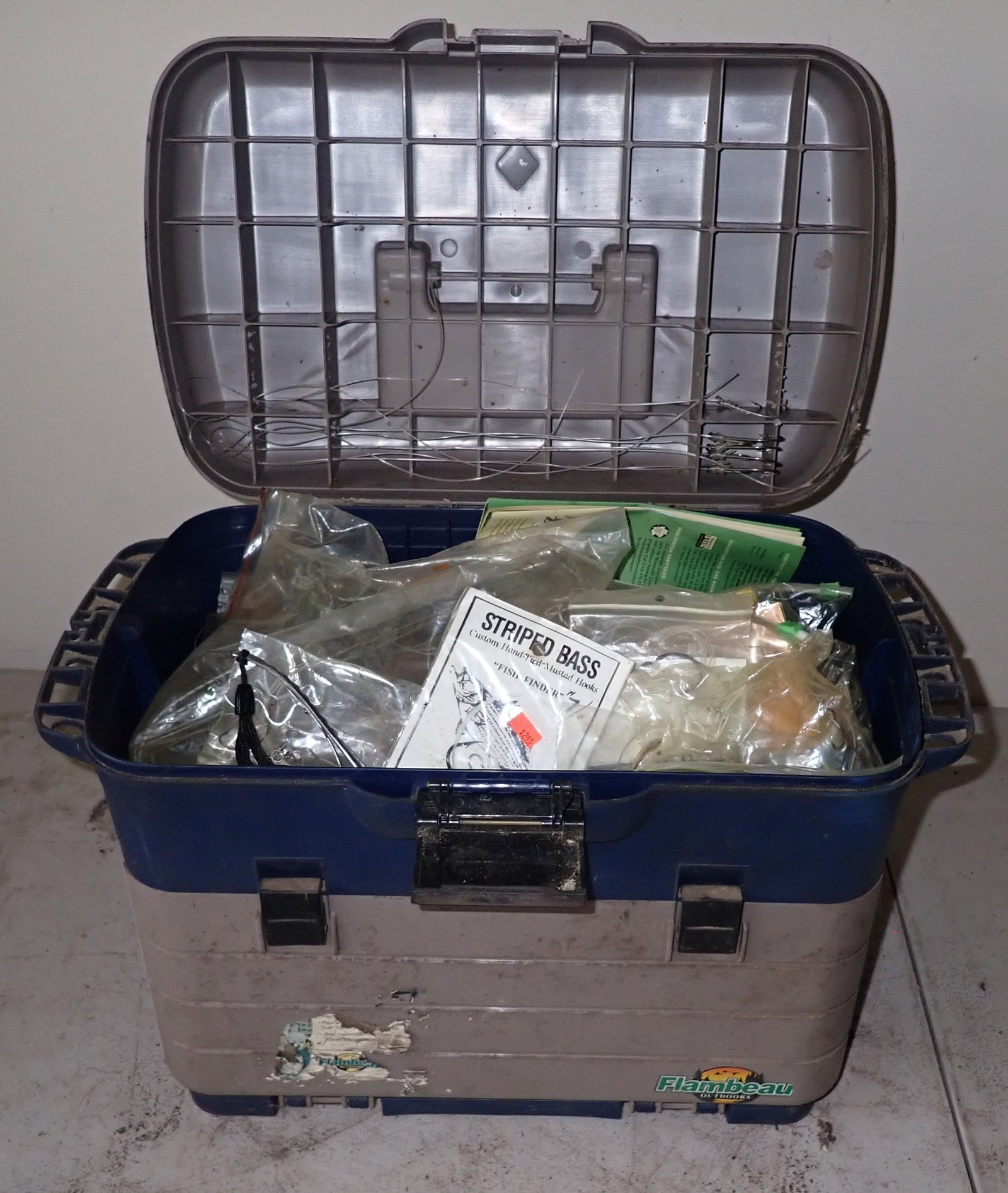 Tackle Box & Contents (1 of 7)