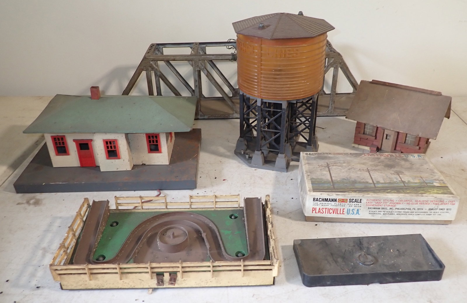 Train Buildings , Bridge, & Lionel Water Tower (1 of 7)