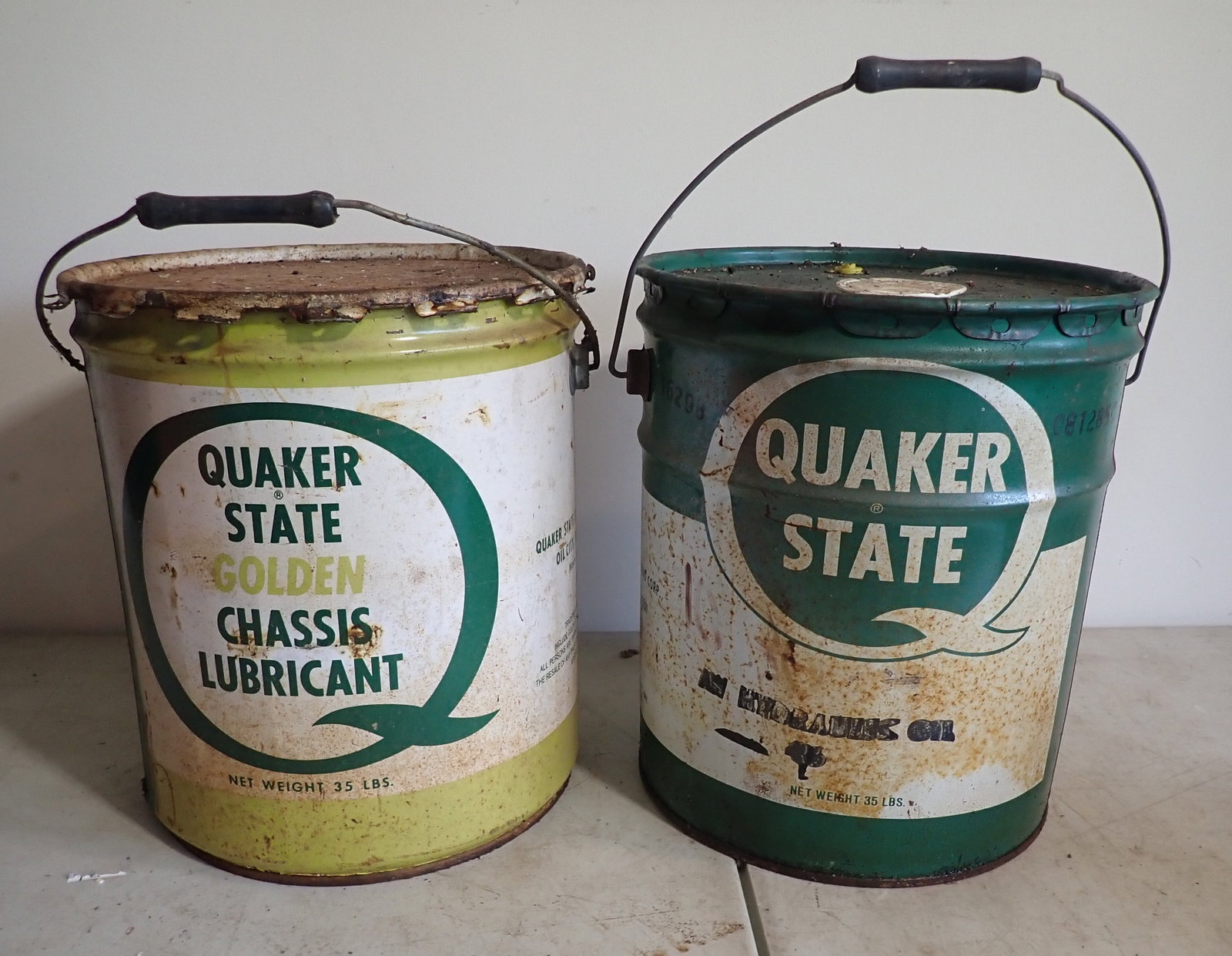 Quaker State Hydraulic Oil & Chasis Lubricant Cans: 5 Gallon cans. Left one is approx 1/4 full of grease. NO IN HOUSE SHIPPING !